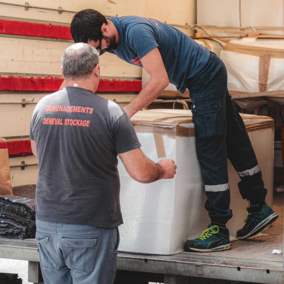 International Moving Containers